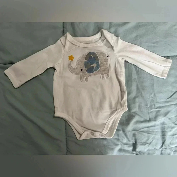 First Impressions Bundle of two onsie Size Newborn - Picture 7 of 9